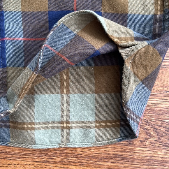 Rugby Ralph Lauren Men’s Blue and Green Plaid Flannel Shirt w/suede elbow patch - Picture 3 of 5